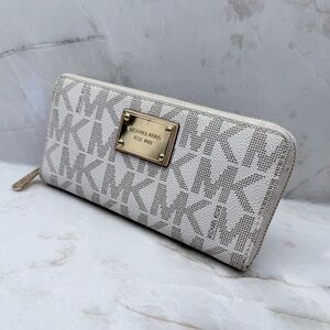 Michael Kors Jet Set Vanilla Continental Zip Around Wallet Monogram Logo MK